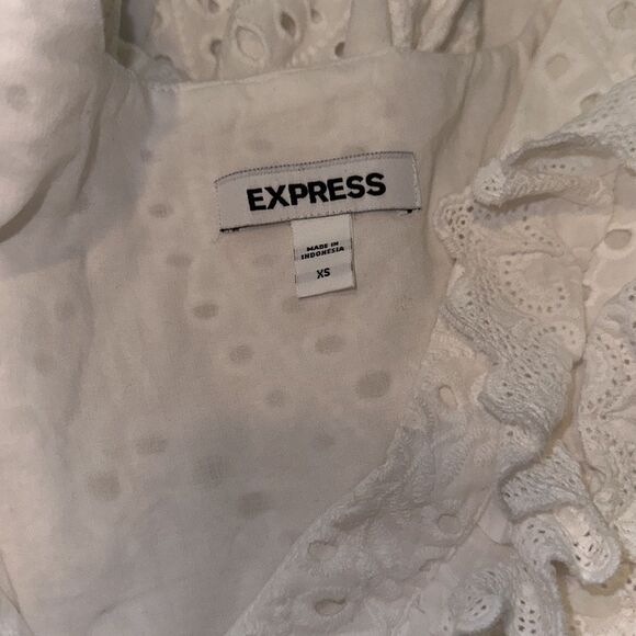 EXPRESS EYELET LACE RUFFLE FRONT PEPLUM TOP - Picture 6 of 8